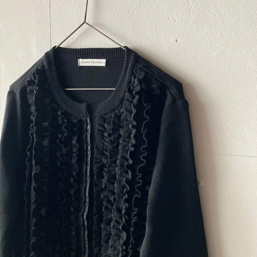 2022-style9 woolsnapped cardigan with frills